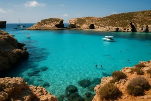 Ontsnap naar de Blue lagoon op Comino, het azuurblauwe hart van Malta